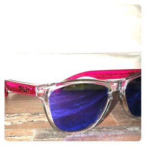 Oakley’s Frogskin sunglasses